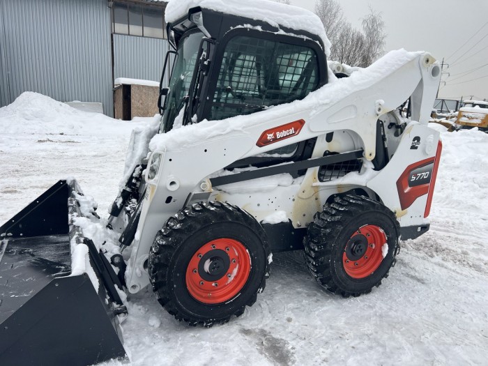 Погрузчик с бортовым поворотом Bobcat S770