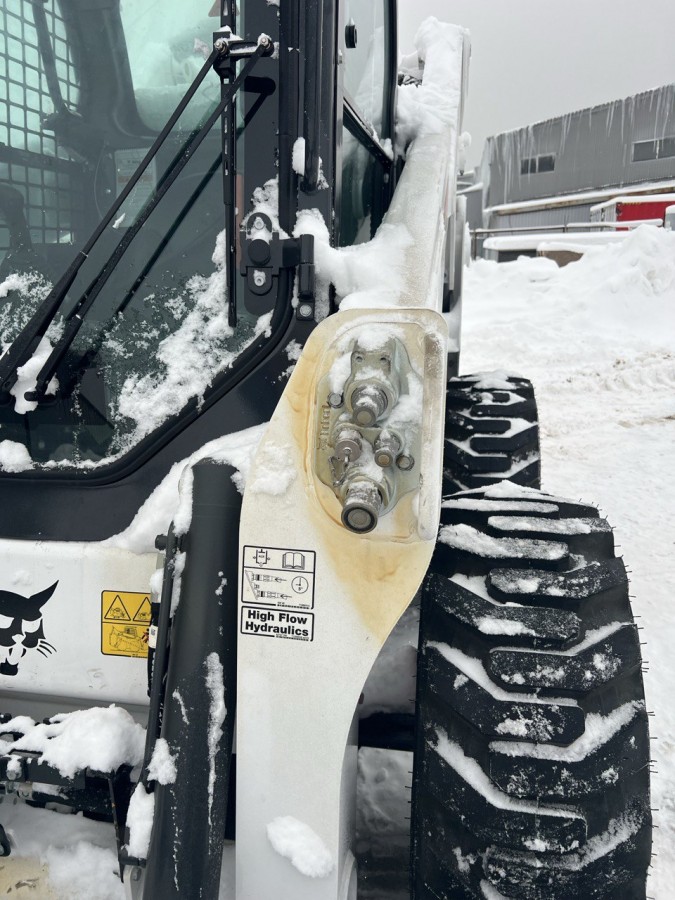 Погрузчик с бортовым поворотом Bobcat S770
