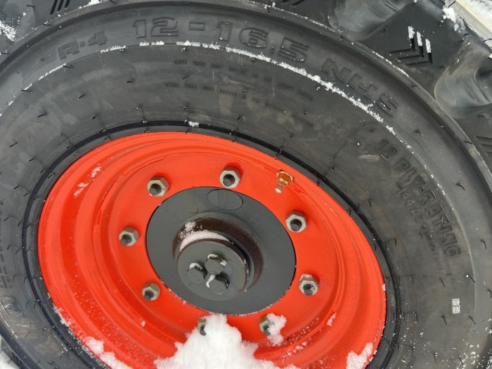 Погрузчик с бортовым поворотом Bobcat S770